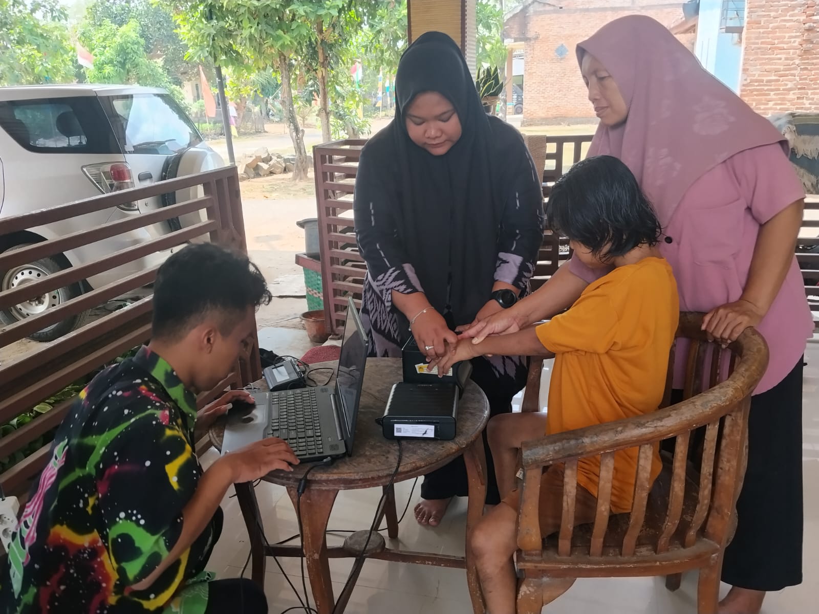 Tak Sekadar Datang, Dukcapil Kota Metro Hadir Menjangkau Warga Disabilitas di Karang Rejo